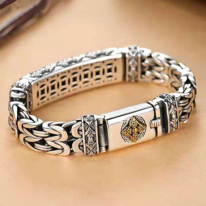 Silbernes Vajra Dorje Armband am Handgelenk getragen elegantes Design
