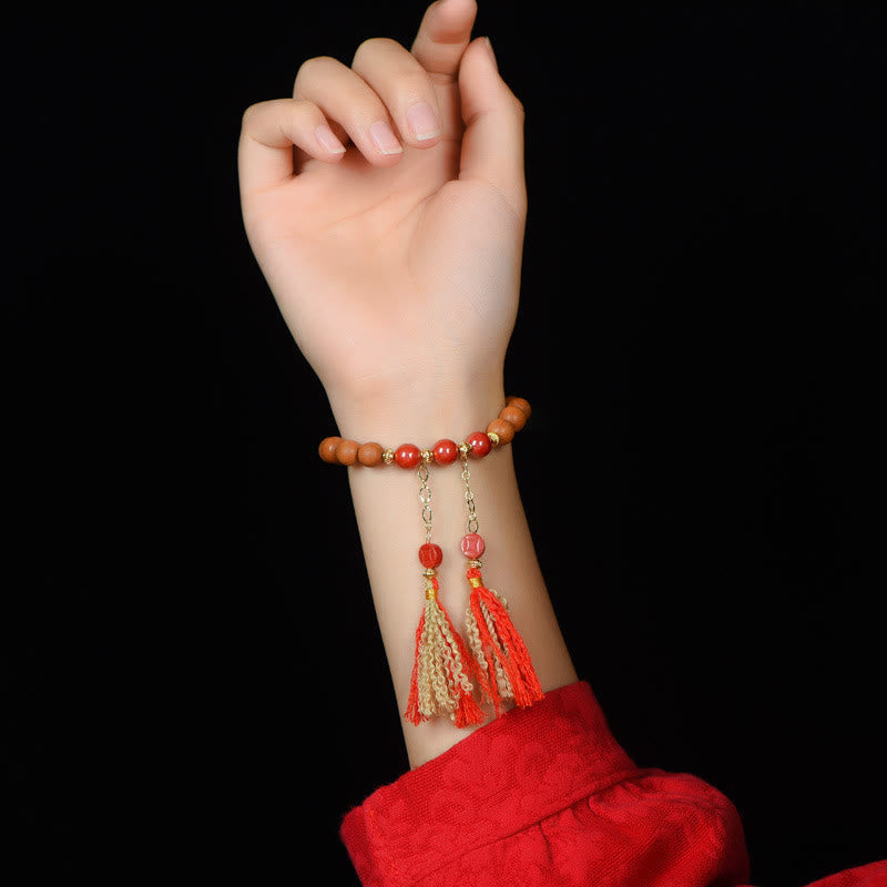 Armband Zinnober Pixiu – Wohlstand mit roten Perlen und Quasten.