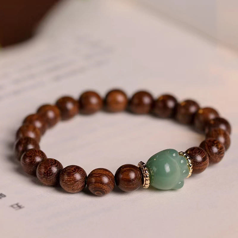 Sandelholz Armband mit grünem Jadeit-Stein Naturperlen elastisch.