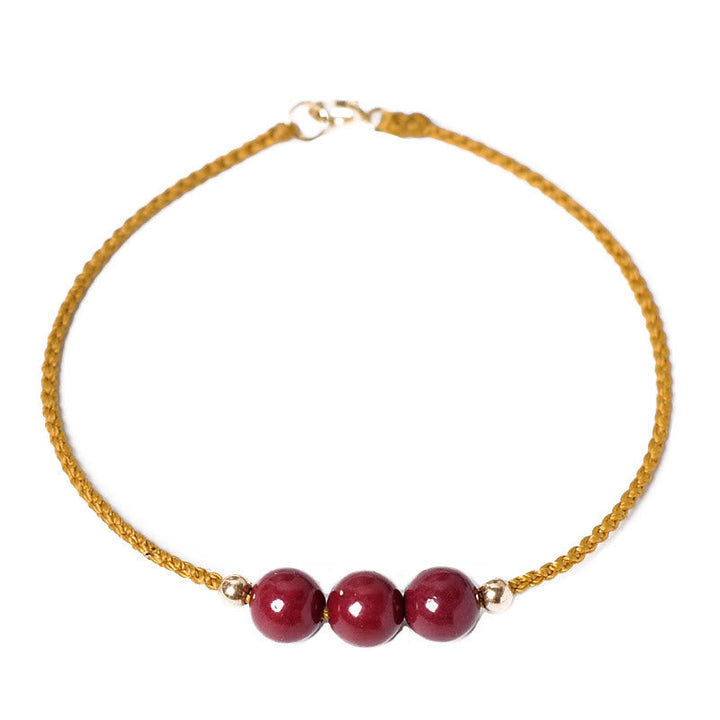 Armband Zinnober mit drei roten Perlen goldene Kette elegant