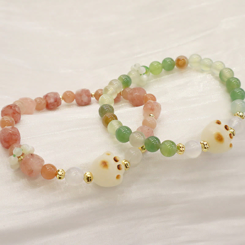 Armband Achat Bodhi Katze Naturstein Perlen elastisch Handgelenk getragen.