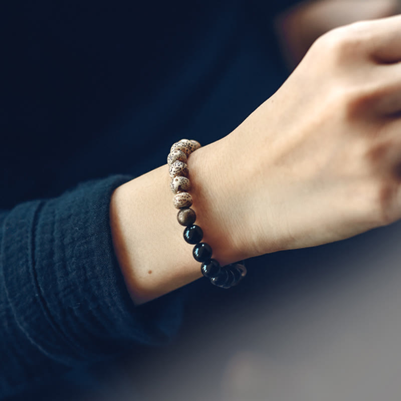 Armband Schwarzer Obsidian Kupfer mit Natursteinen am Handgelenk getragen