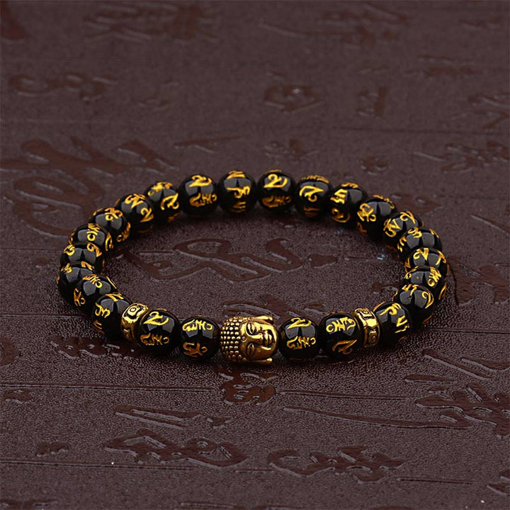 Schwarzes Armband Tibet Buddha Mantra Amulett mit goldenen Symbolen Flatlays