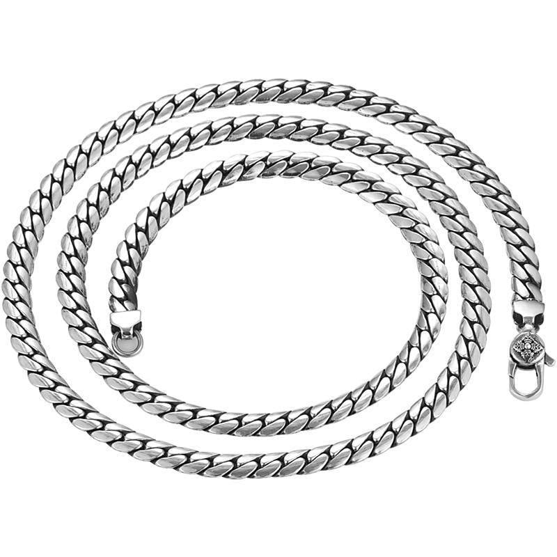 Silbernes Curb Chain Armband mit Karabinerverschluss, glänzend.