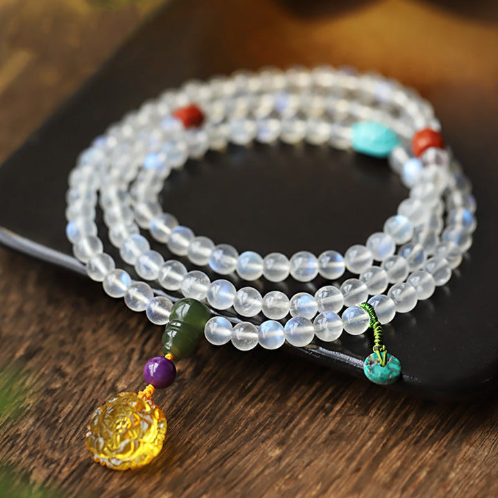 Mondstein Armband mit Türkis Lotus Anhänger elastisch getragen