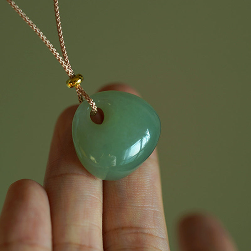 Kette Jade Buddha – Wohlstand & Gelassenheit – Bild 5 – Grüne Jade Kette mit rundem Anhänger Naturstein Wohlstand Gelassenheit