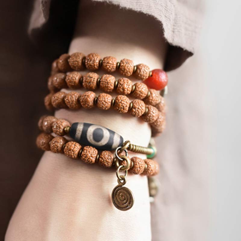 Mala Bodhi Glück Energie Armband Rudraksha Perlen Handgelenk getragen