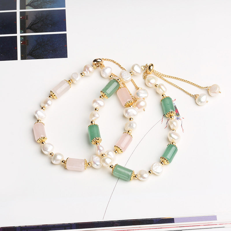 Armband Grüner Aventurin Kristall mit Perlen goldene Perlenkappe elegant.