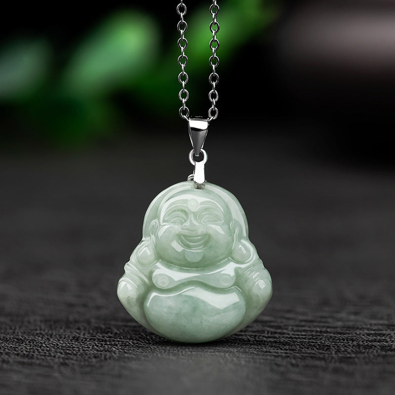 Jade Lachender Buddha Anhänger grüner Naturstein an Silberkette hängend