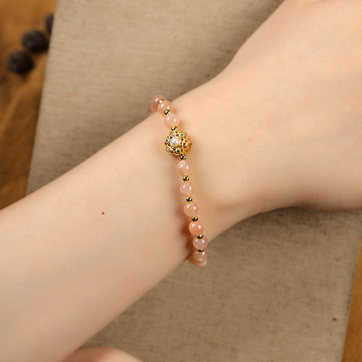 Armband Erdbeerquarz Labradorit Fu-Zeichen goldener Verschluss elegantes Accessoire