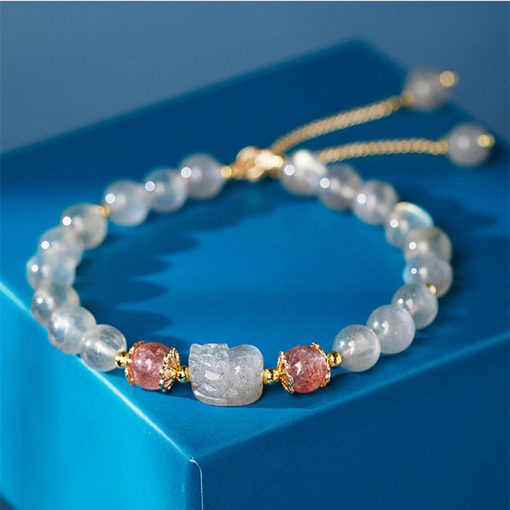 Armband Erdbeerquarz Aquamarin Pixiu mit goldfarbenen Perlen Heilung