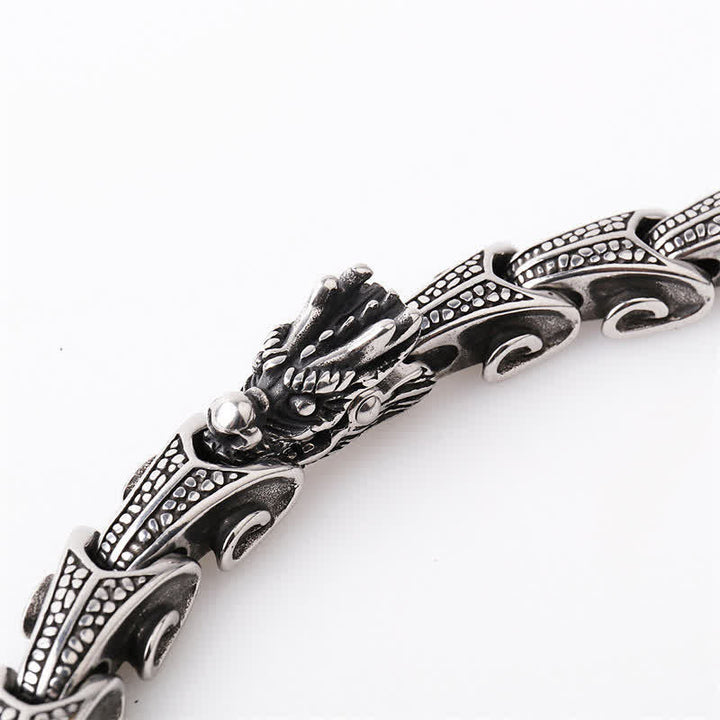 Silbernes Drachen Armband mit detaillierter Gravur Schutzdesign