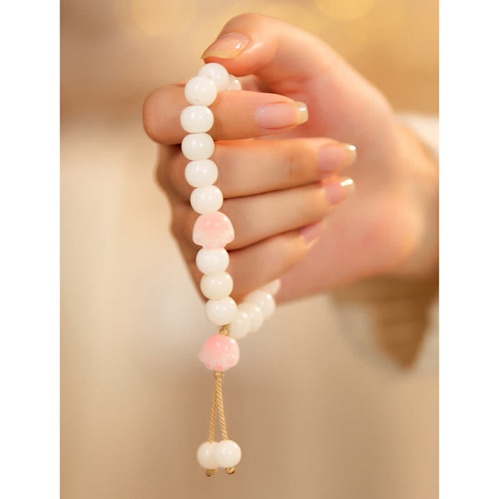 Bodhi Armband weiß rosa Perlen elastisch Handgelenk getragen elegant