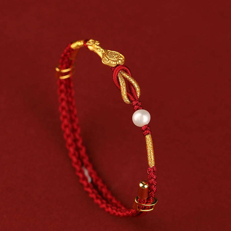 Rotes Armband Perle Fu-Zeichen Glück goldene Verzierungen elegant.
