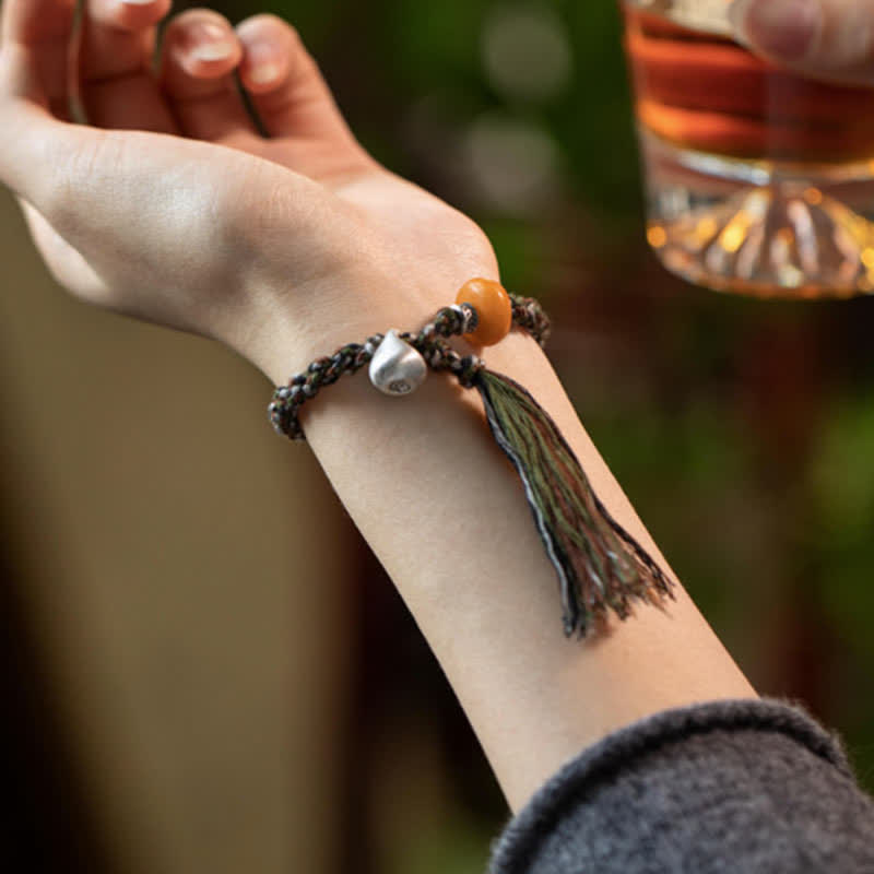 Armband 925 Silber – Schutz mit Bernstein und Quaste am Handgelenk