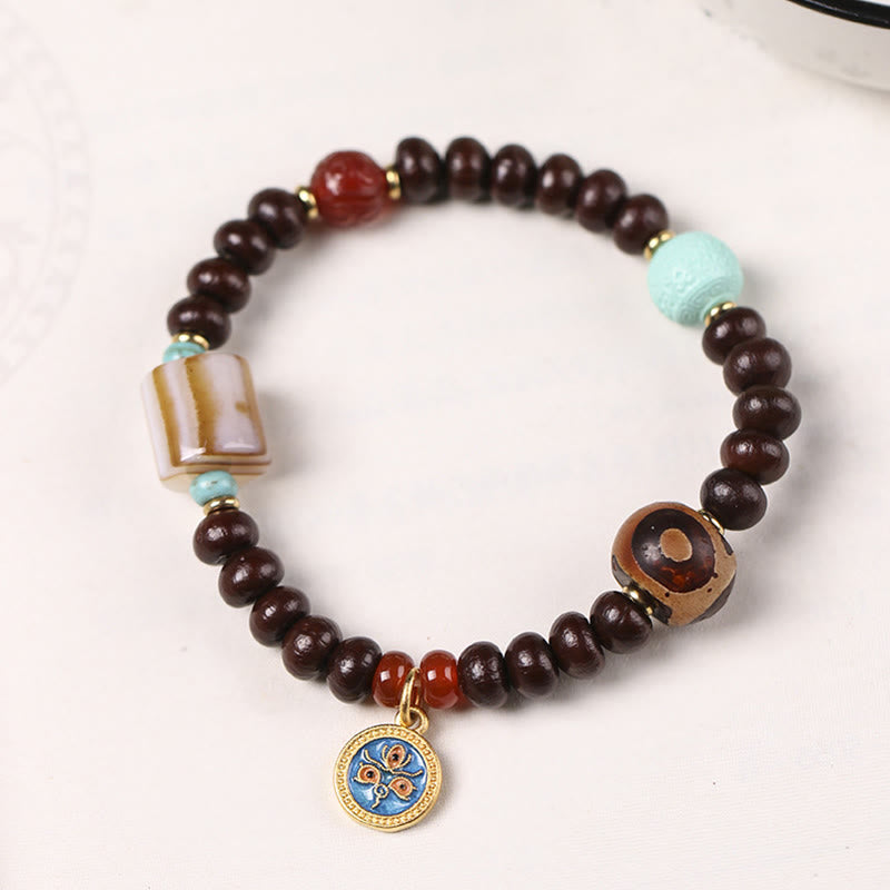 Bodhi Armband mit braunen Perlen und türkisen Akzenten elegant.