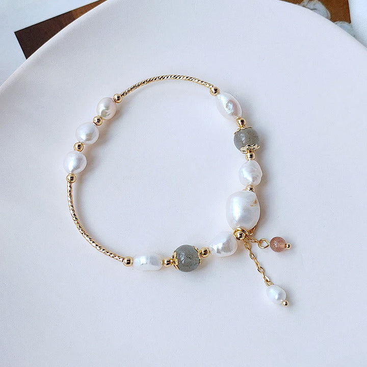 Armband Erdbeerquarz Mondstein Perlen goldfarbene Schnur elegant