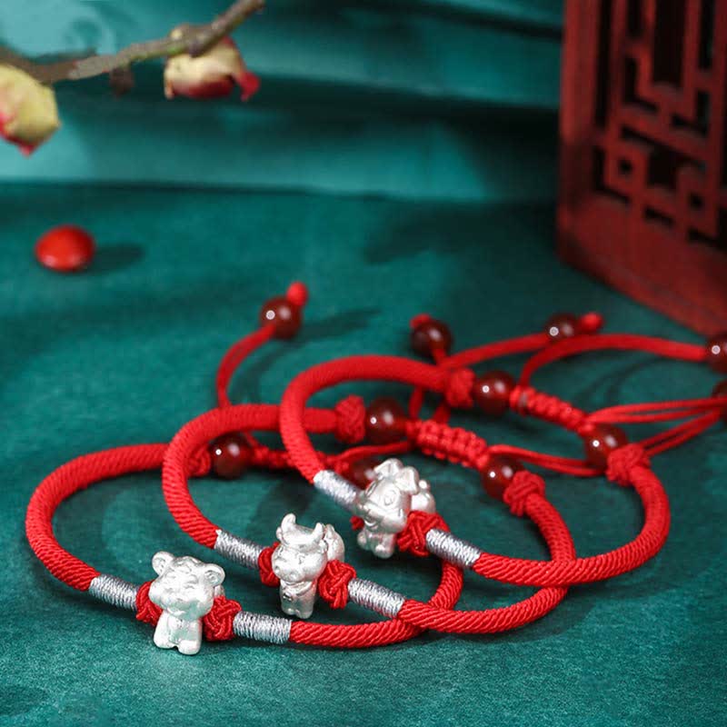 Rotes Armband 925 Silber Chinesisches Tierkreis mit Glück & Stärke Charms Flatlays
