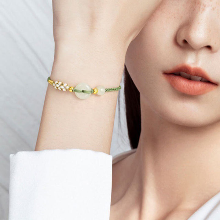 Jade Pfirsichblüte Armband Handgelenk grüner Stein goldene Perlen Glück Frieden
