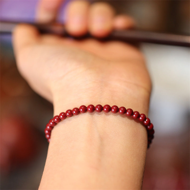 Armband Zinnober – Segen & Energie rote Perlen elastisch Handgelenk getragen