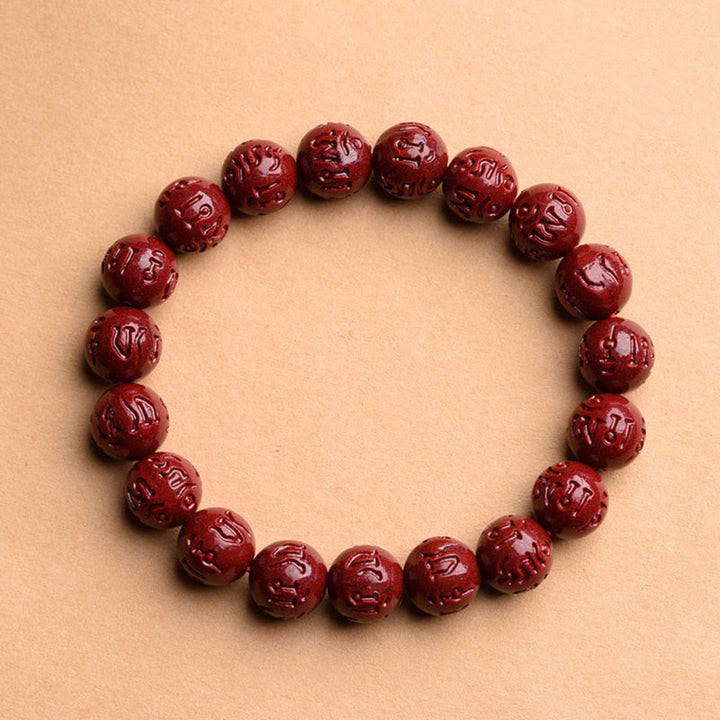 Zinnober Armband mit Om Mani Padme Hum Gravur elastisch getragen