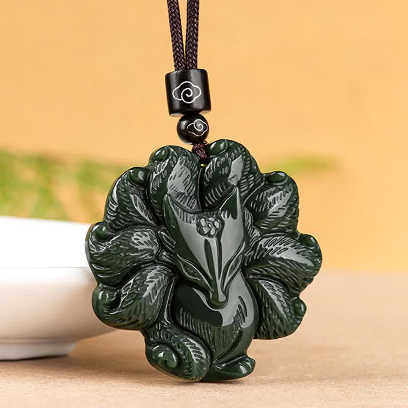 Kette Hetian Jade Neunschweif-Fuchs Glück dunkelgrün Anhänger