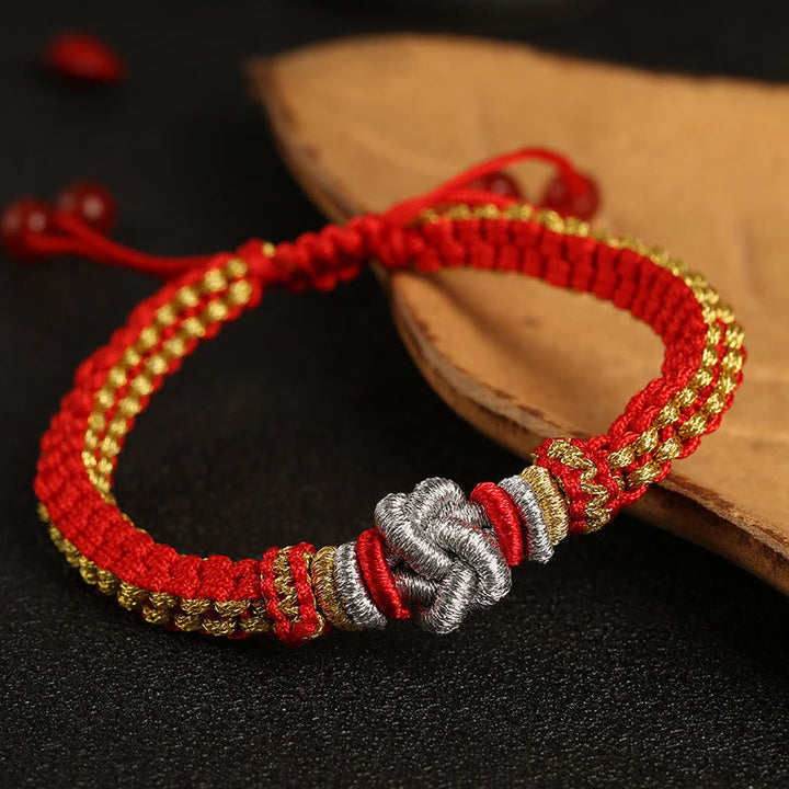 Rotes Armband – Glück & Liebe mit goldenen Perlen und silbernem Charm