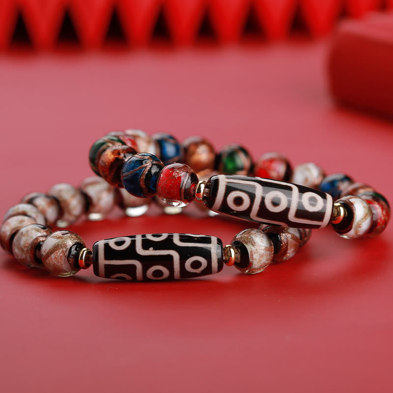 Armband – Wohlstand Balance mit roten Perlen und schwarzen Tibetan-Perlen elegant.
