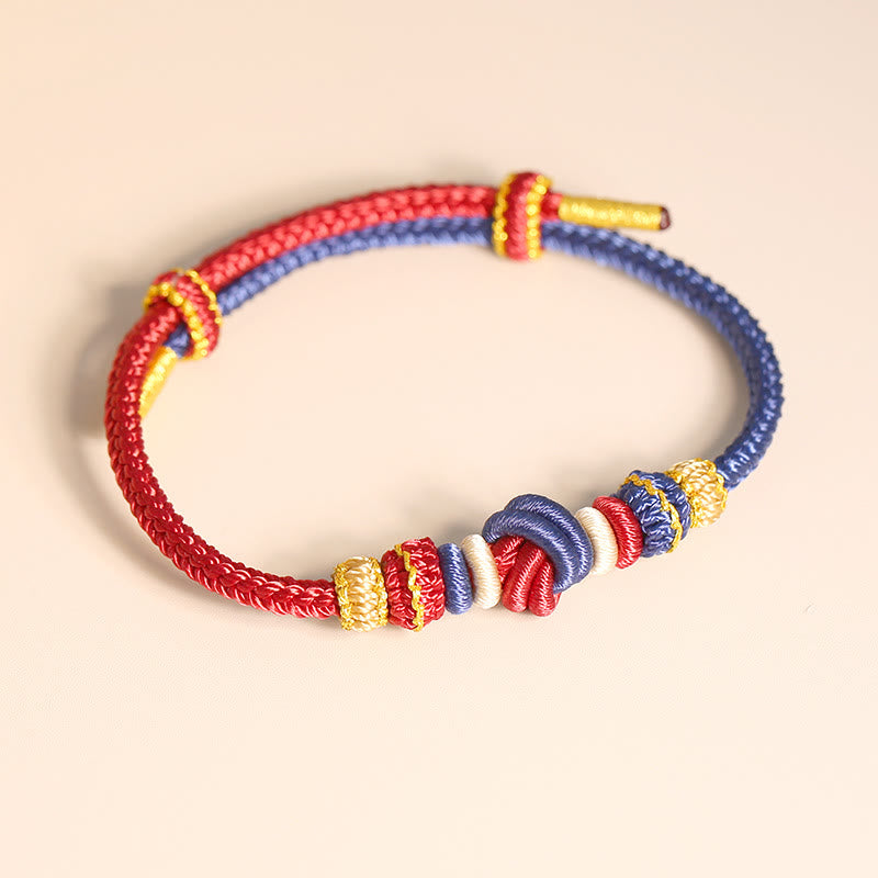 Armband – Glück & Frieden mit roten blauen goldfarbenen Fäden geflochten