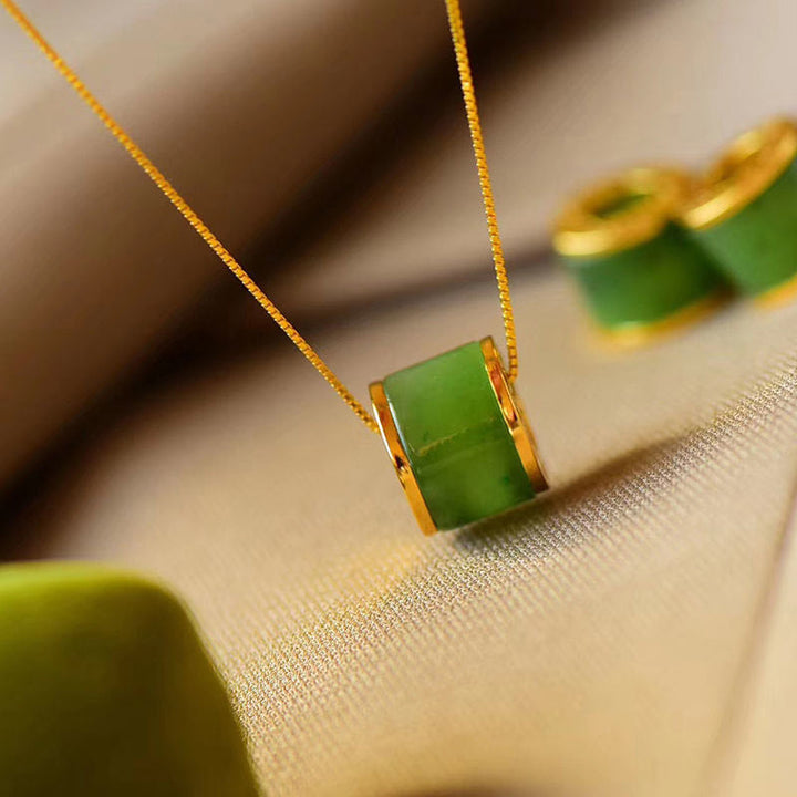 Kette Jade Lotus – Bild 6 – Kette Jade Lotus grüner Stein Anhänger goldene Fassung elegant