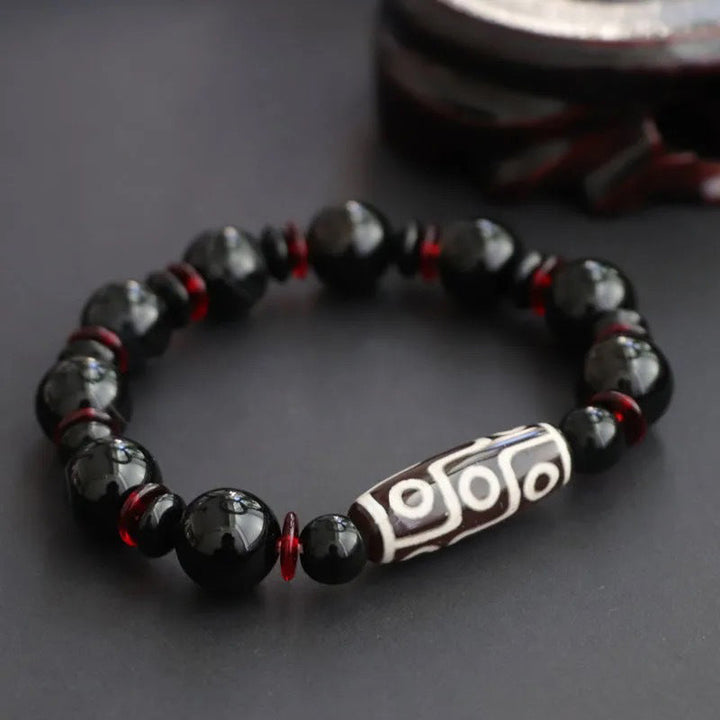 Armband Schwarzer Onyx mit roten Perlen und Tibetan-Dzi-Stein eleganter Schmuck