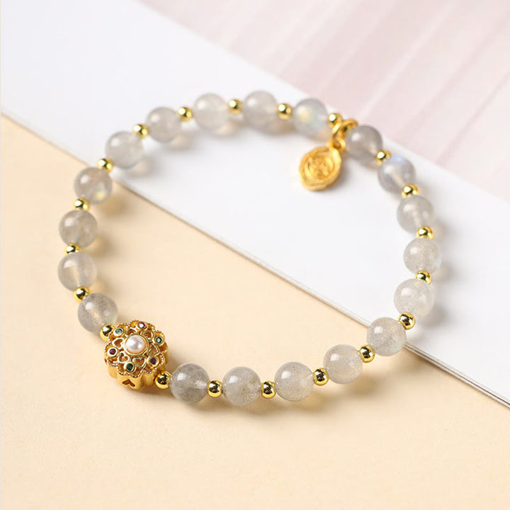 Armband Labradorit goldfarbene Perlen elegantes Accessoire Naturstein