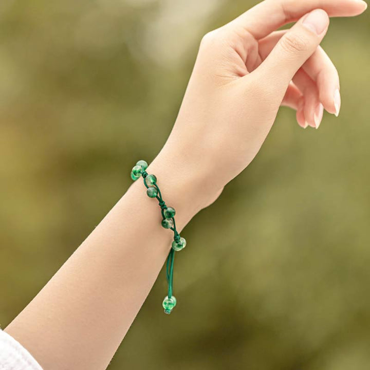 Grünes Achat Armband elastisch am Handgelenk getragen Naturstein