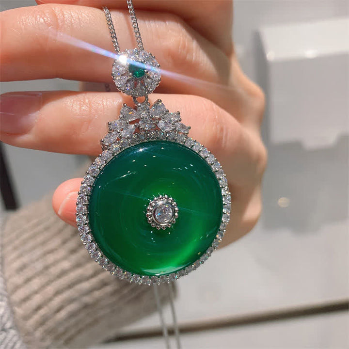 Grüner Chalzedon Anhänger, Kette Schmuck, Buddha Frieden, elegant
