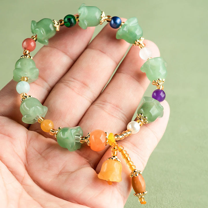 Armband Grüner Aventurin mit bunten Steinen und goldenem Schmuck elastisch.