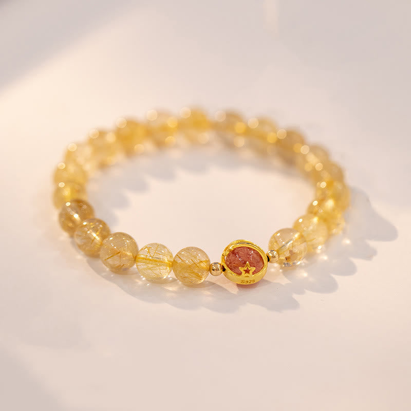 Armband Erdbeerquarz Stern – Schutz goldene Perlen elastisch getragen
