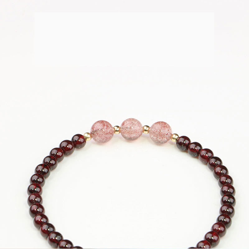 Armband Erdbeerquarz Granat – Ruhe elastisch Naturstein elegant getragen