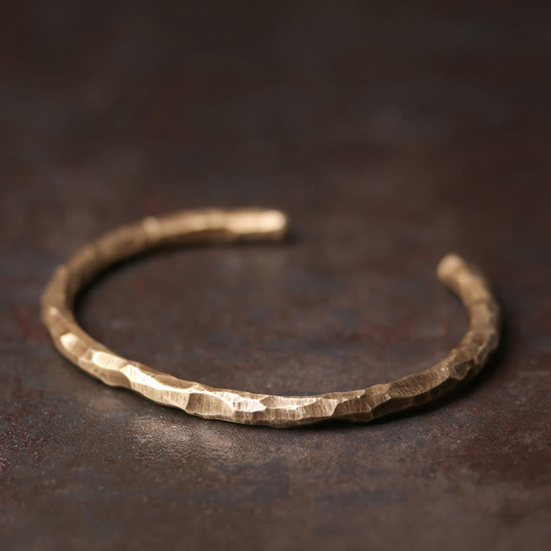 Gehämmertes Kupfer Armband mit strukturierter Oberfläche elegantes Design