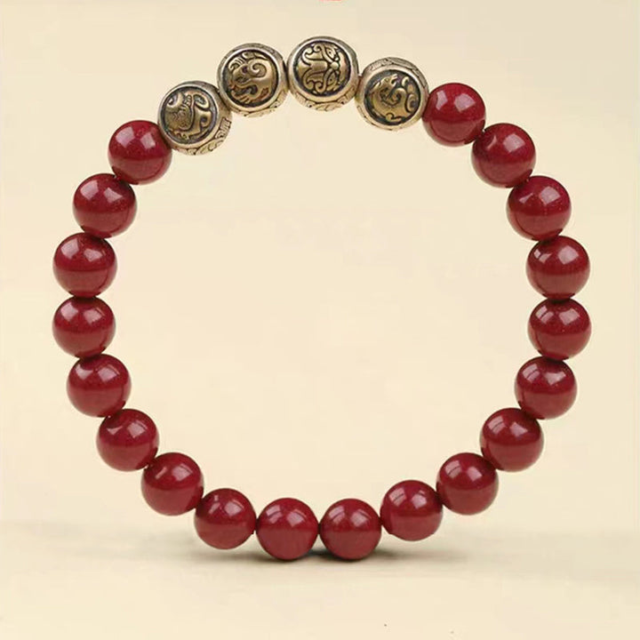 Rotes Zinnober Armband mit silbernen Glückszeichen Perlen elegant.