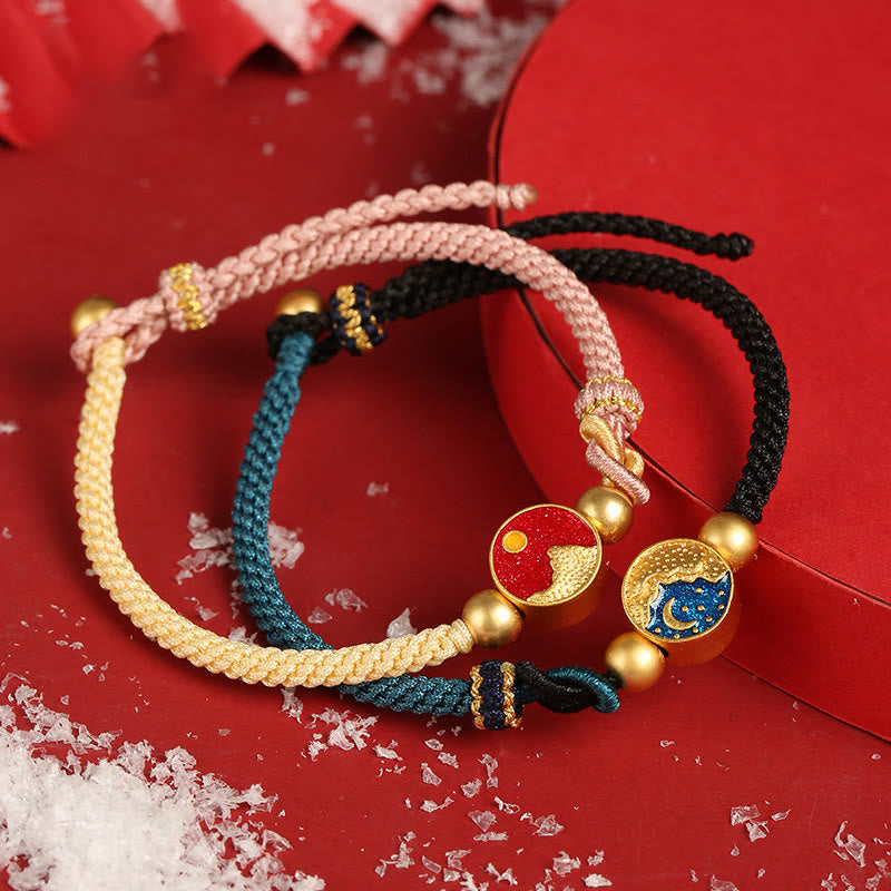 Armband Paar – Glück in Rot und Schwarz mit goldenen Perlen.