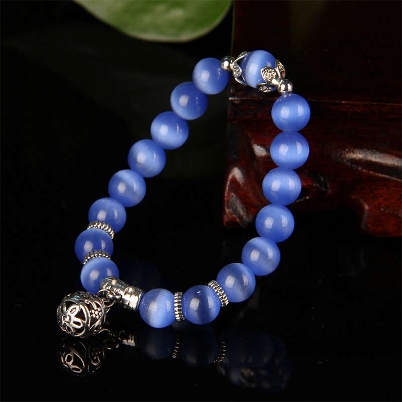 Blaues Armband Katze – Glück mit silbernen Perlenabstandshaltern elegant.