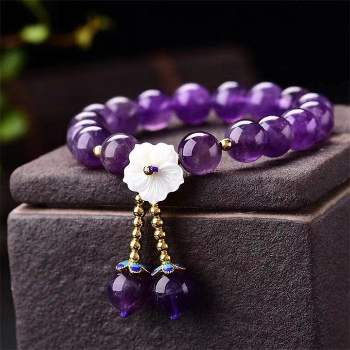 Armband Amethyst Kristall lila Perlen weiße Blüte Anhänger Heilung