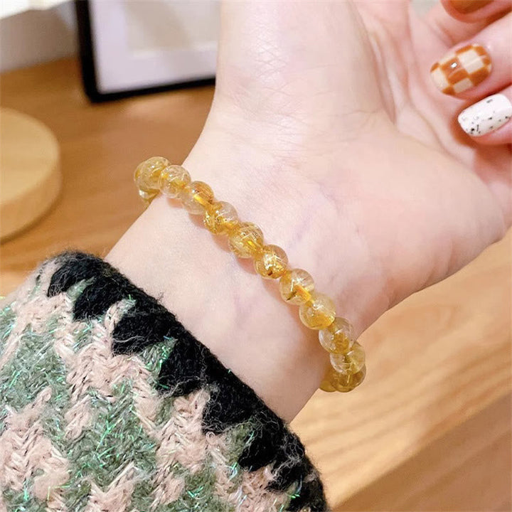 Bernstein Armband – Wohlstand & Stärke am Handgelenk getragen facettiert