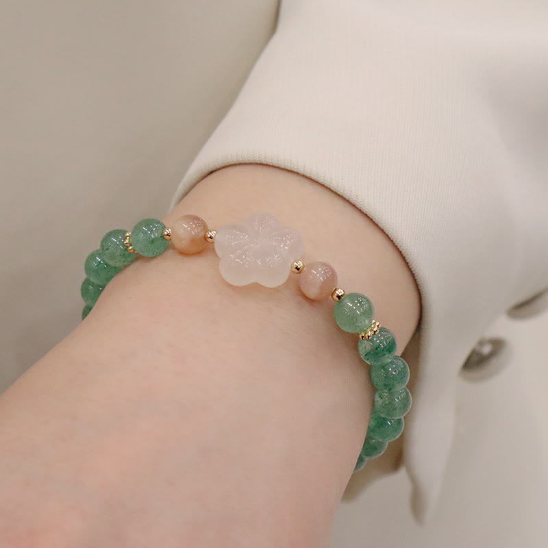 Armband Erdbeerquarz Balance grüner Aventurin Naturstein elegant getragen