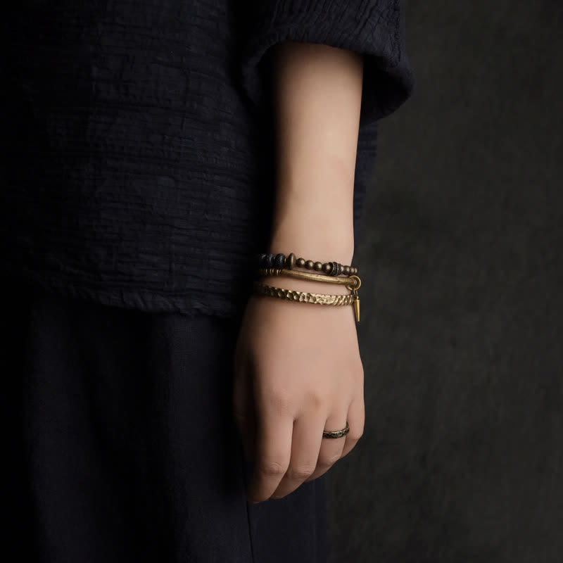 Armband Kupfer – Balance & Balance goldfarben am Handgelenk getragen elegant
