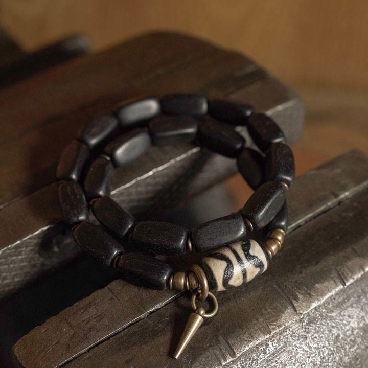 Armband Kupfer Ebenholz schwarze Perlen Spitzenkugel elegant getragen