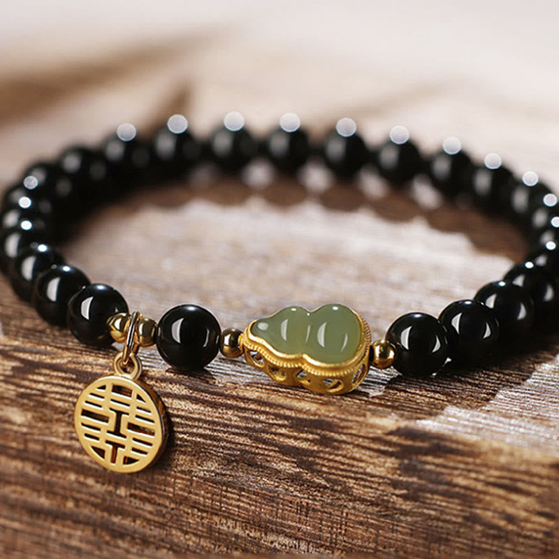 Armband Schwarzer Obsidian Jade mit goldenem Pixiu Charm elegant.