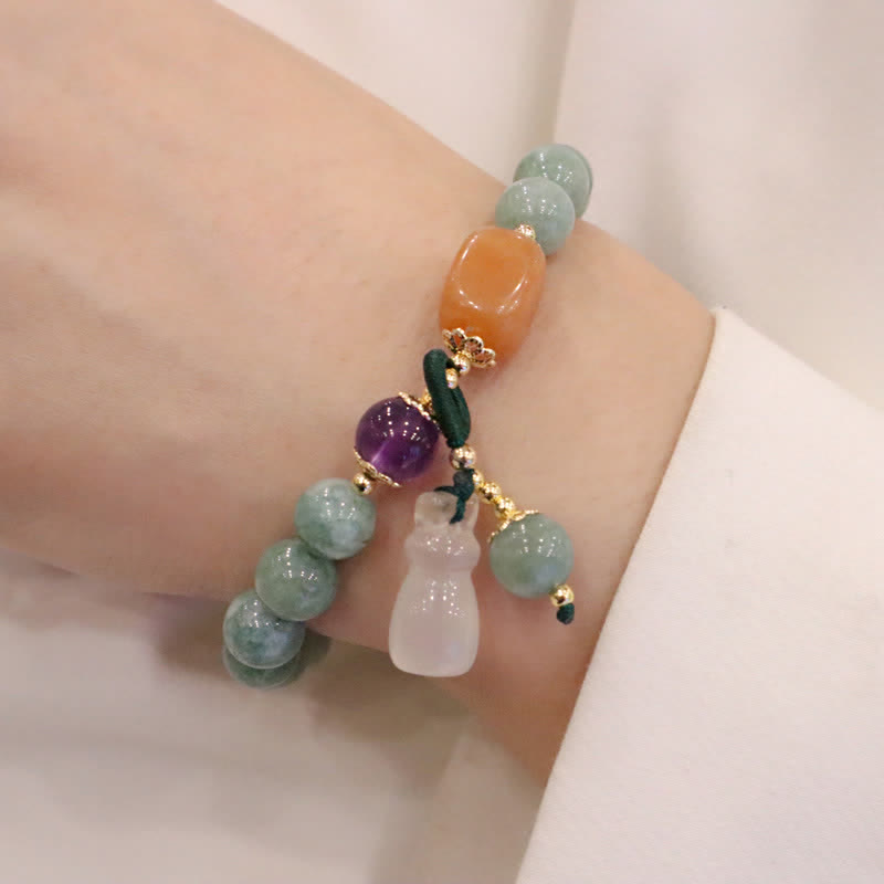 Armband Cyan Jade Amethyst Lotus Heilung Frieden am Handgelenk getragen