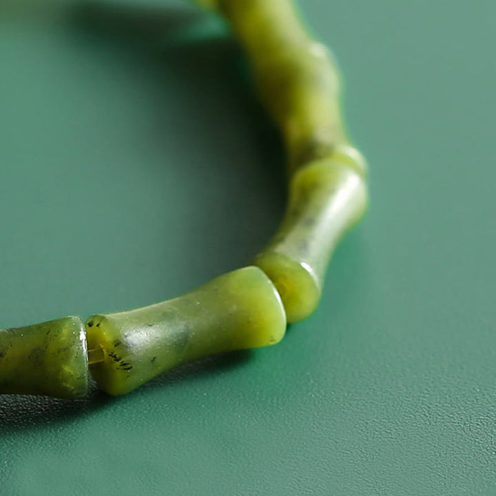 Jade Bambus Armband grüner Naturstein flexibel elegant minimalistisch