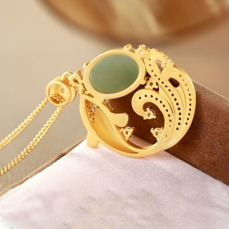 Kette Jade Koi Heilstein – Heilung & Frieden – Bild 10 – Goldene Kette Jade Koi Heilstein Anhänger elegant getragen Naturstein
